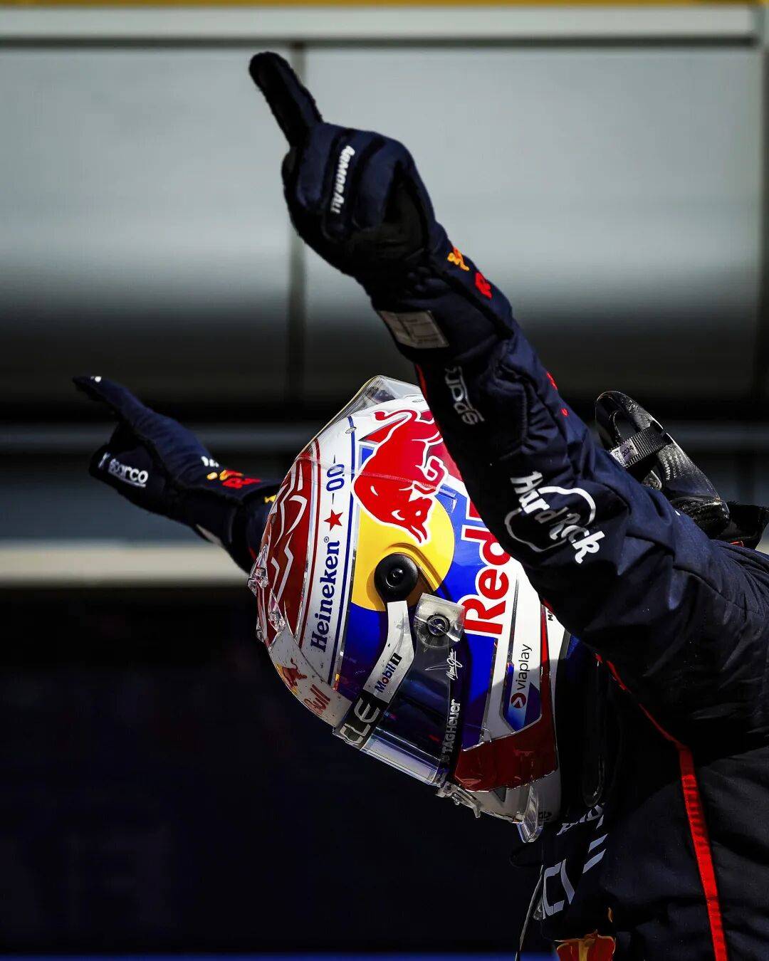 红牛二队绝杀索伯车队,塞恩斯刷新纪录 红牛二队绝杀索伯车队,塞恩斯刷新纪录