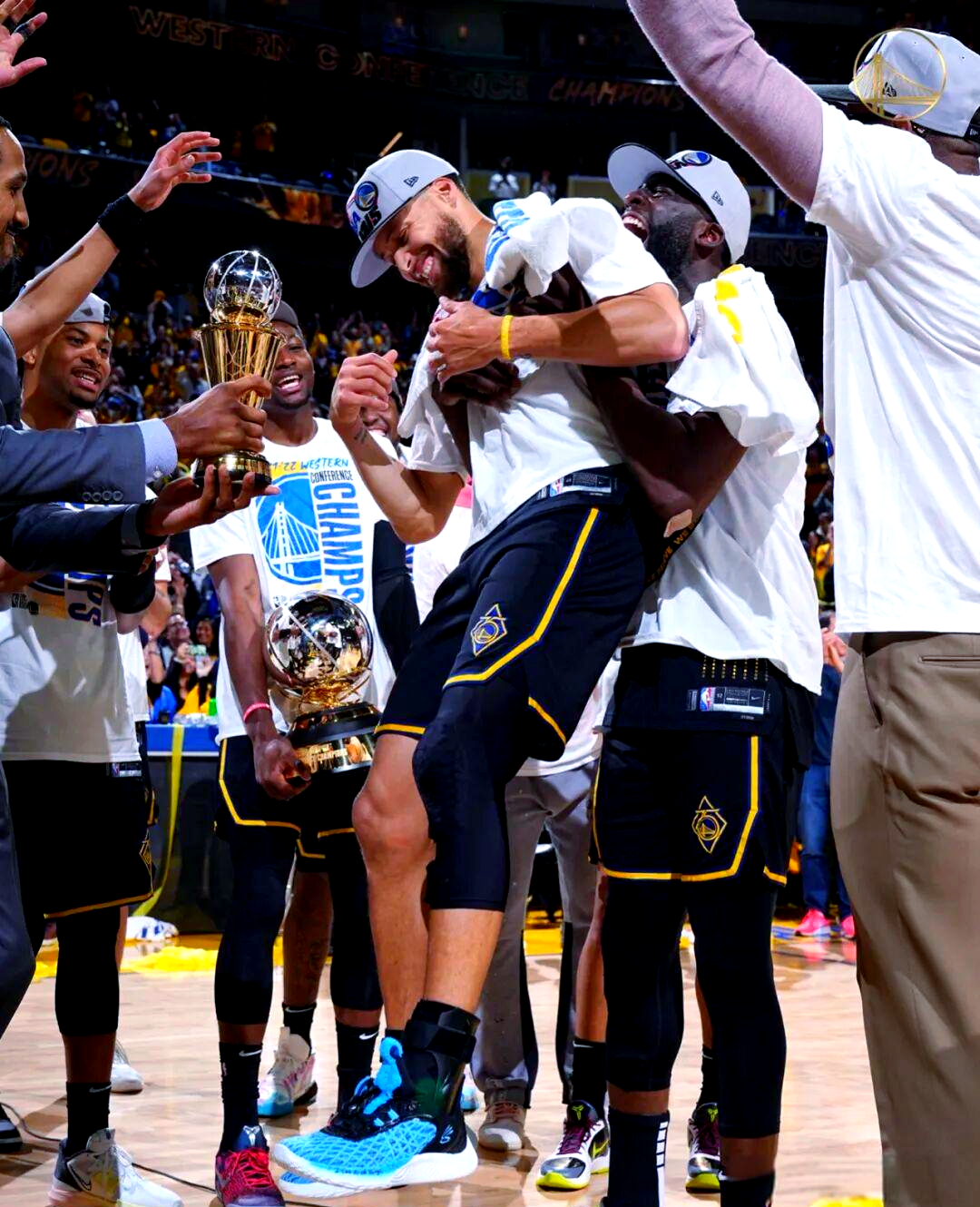 包含广东队横扫独行侠，布克统治全场的词条