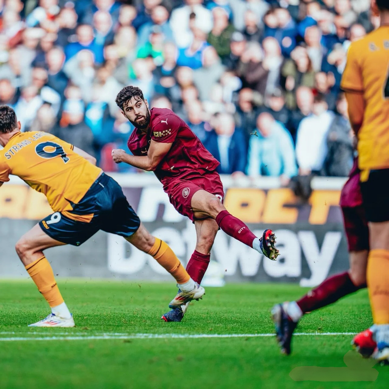 巴黎险胜土耳其，哈兰德带队取胜