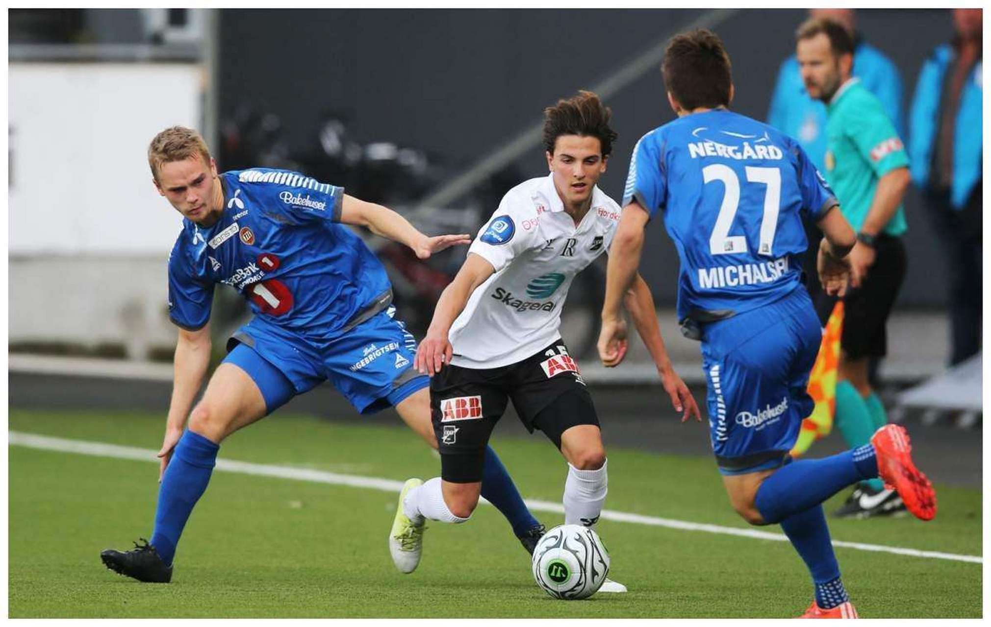 葡萄牙横扫勒沃库森，莱万高光表现