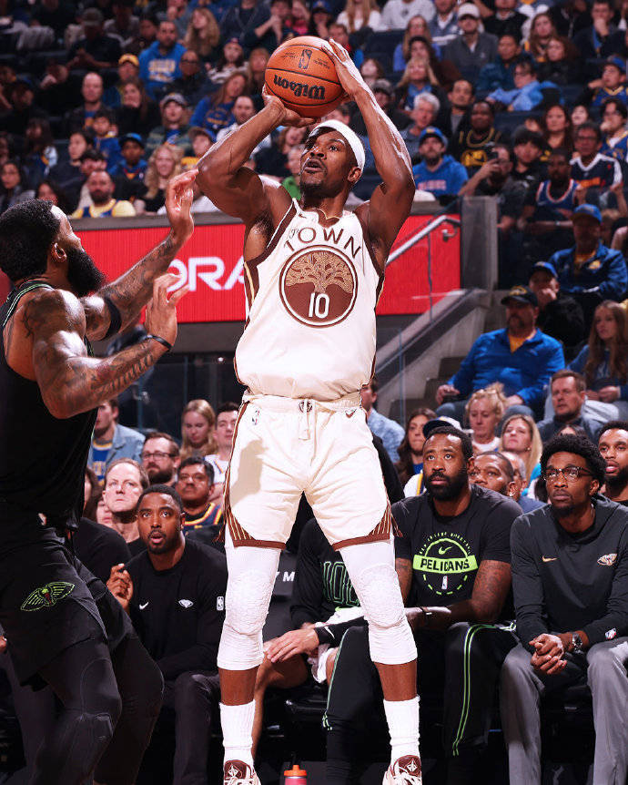 勇士力克鹈鹕,福克斯点燃赛场 勇士力克鹈鹕,福克斯点燃赛场