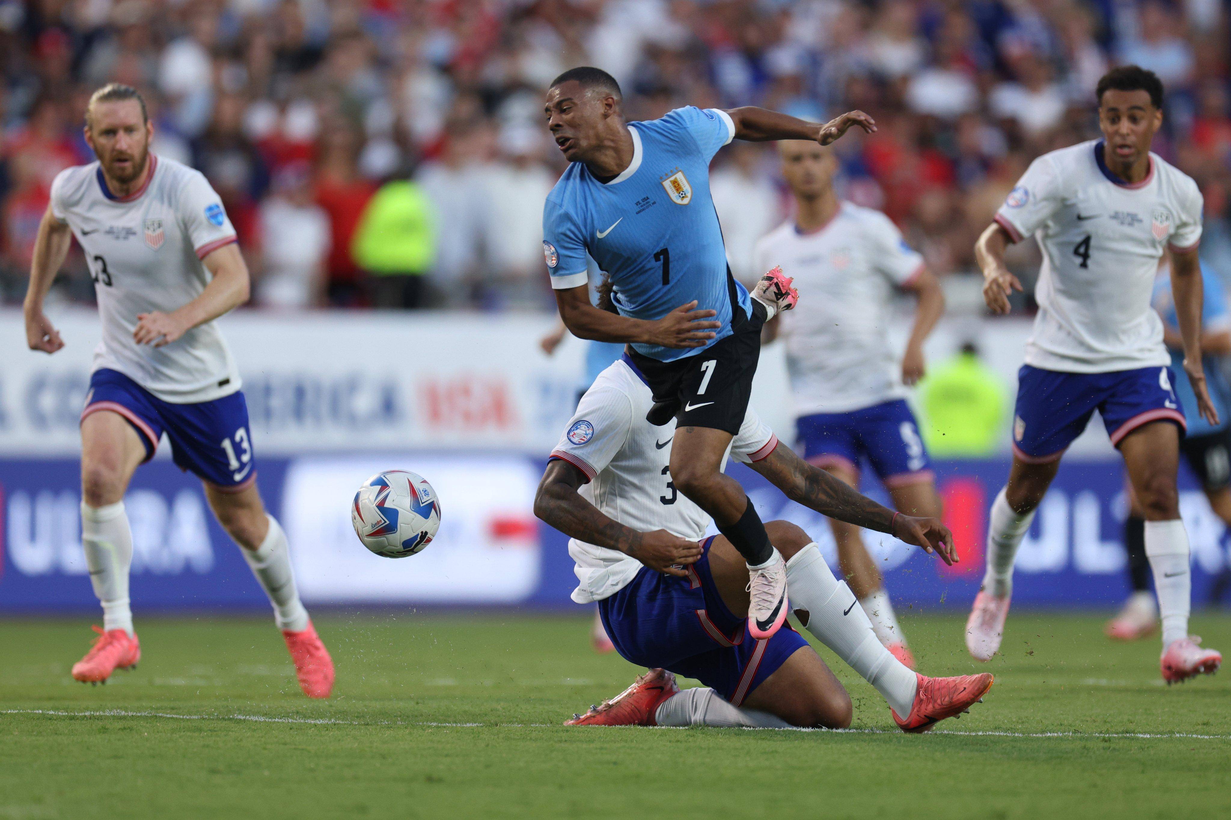 乌拉圭完胜罗马，梅西统治全场